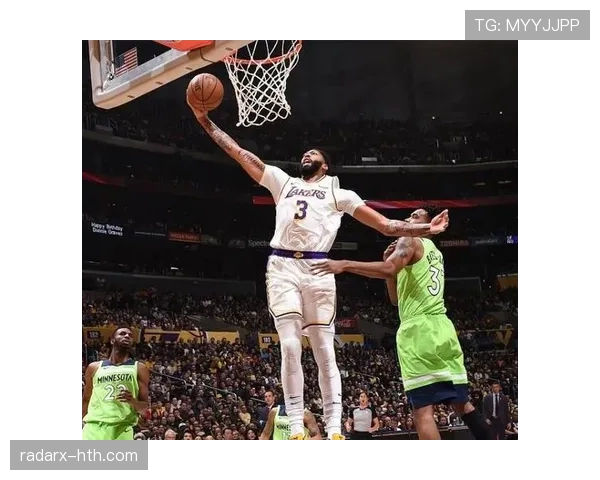 戴维斯本赛季助攻数据解析:表现稳健,持续提升进攻影响力 戴维斯本赛季助攻数据解析:表现稳健,持续提升进攻影响力