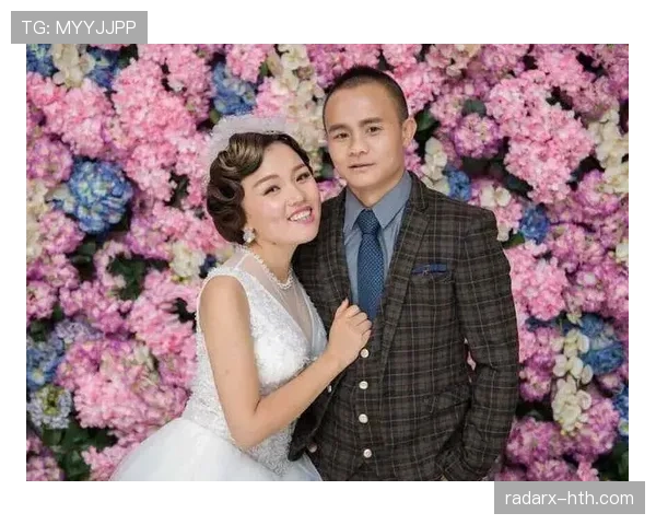 熊朝忠发张日常照我就笑场——一杯咖啡像定制珠宝，我还在喝速溶